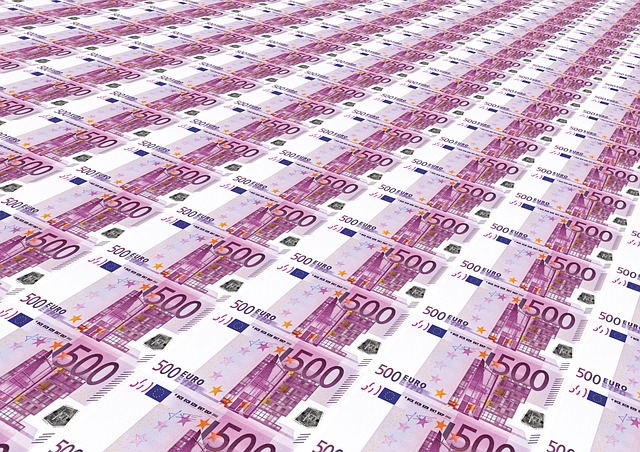 Euro currency notes 